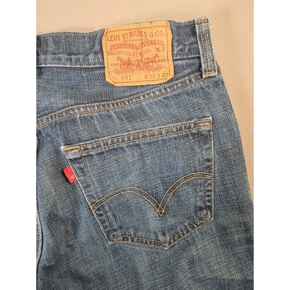Levi's 501 Original Fit Jeans Mens 32x32 Medium Wash Button Fly Straight Denim